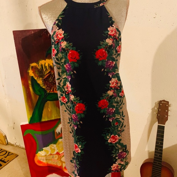 Beautiful 🌺 print dress. - Picture 2 of 5